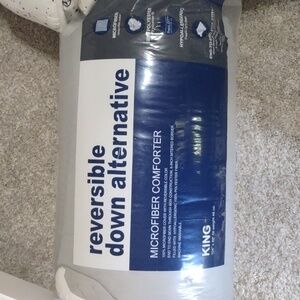Reversible down alternative king comforter